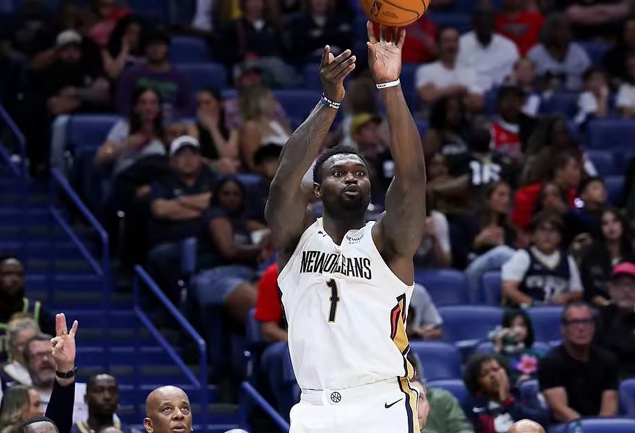NBA常规赛多点开花鹈鹕半场三人上双领先掘金16分