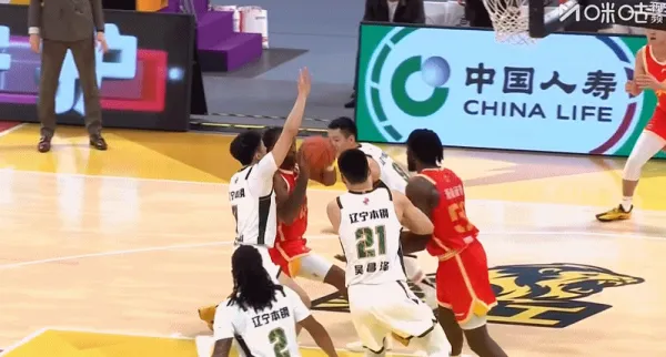 CBA常规赛威尔斯和塔克半场合砍31分广厦单节净胜17分反超