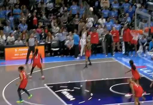 WNBA总决赛加比威廉姆斯伯顿半场16中2仅6分